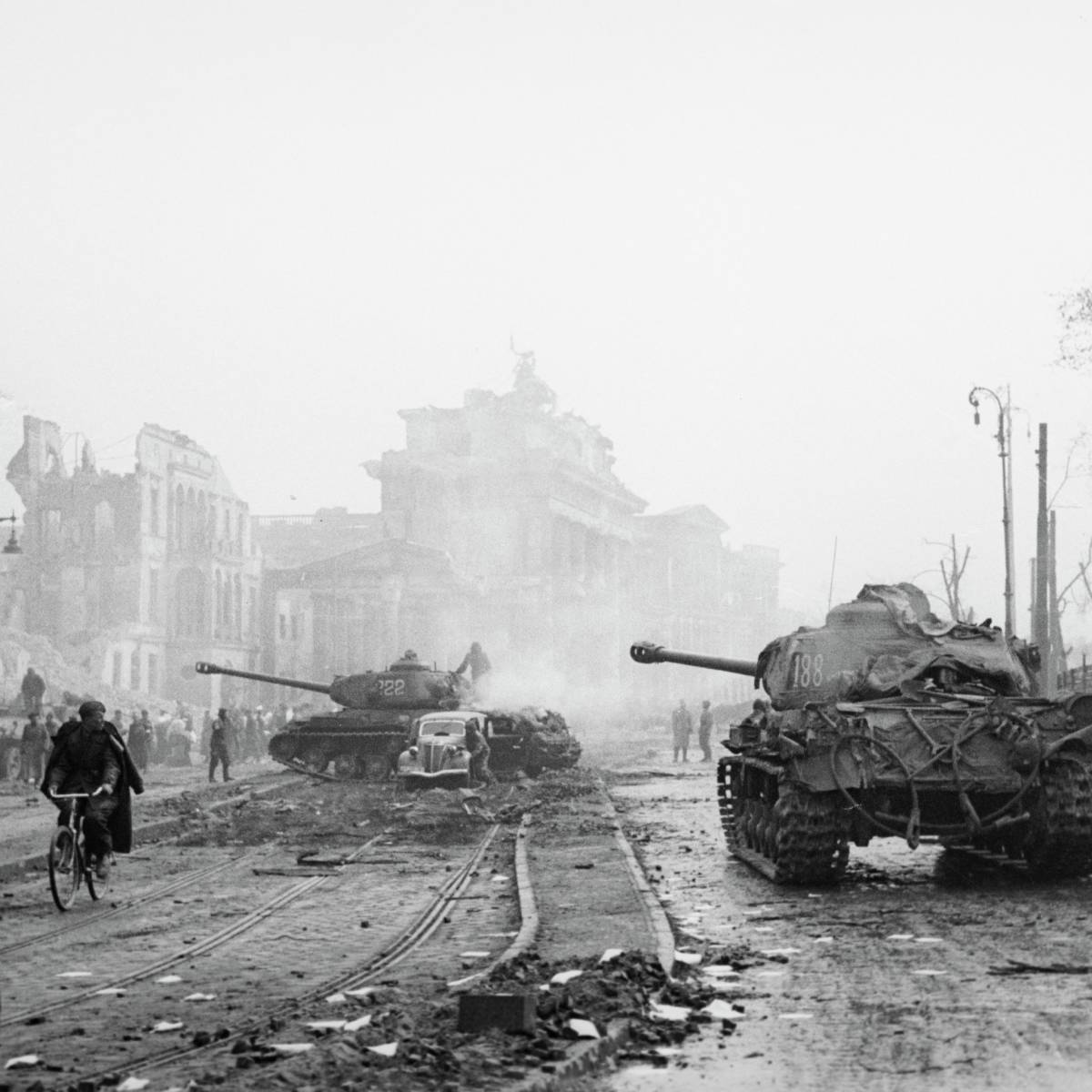 Как советские танкисты пугали немецких солдат сиренами в наступлении