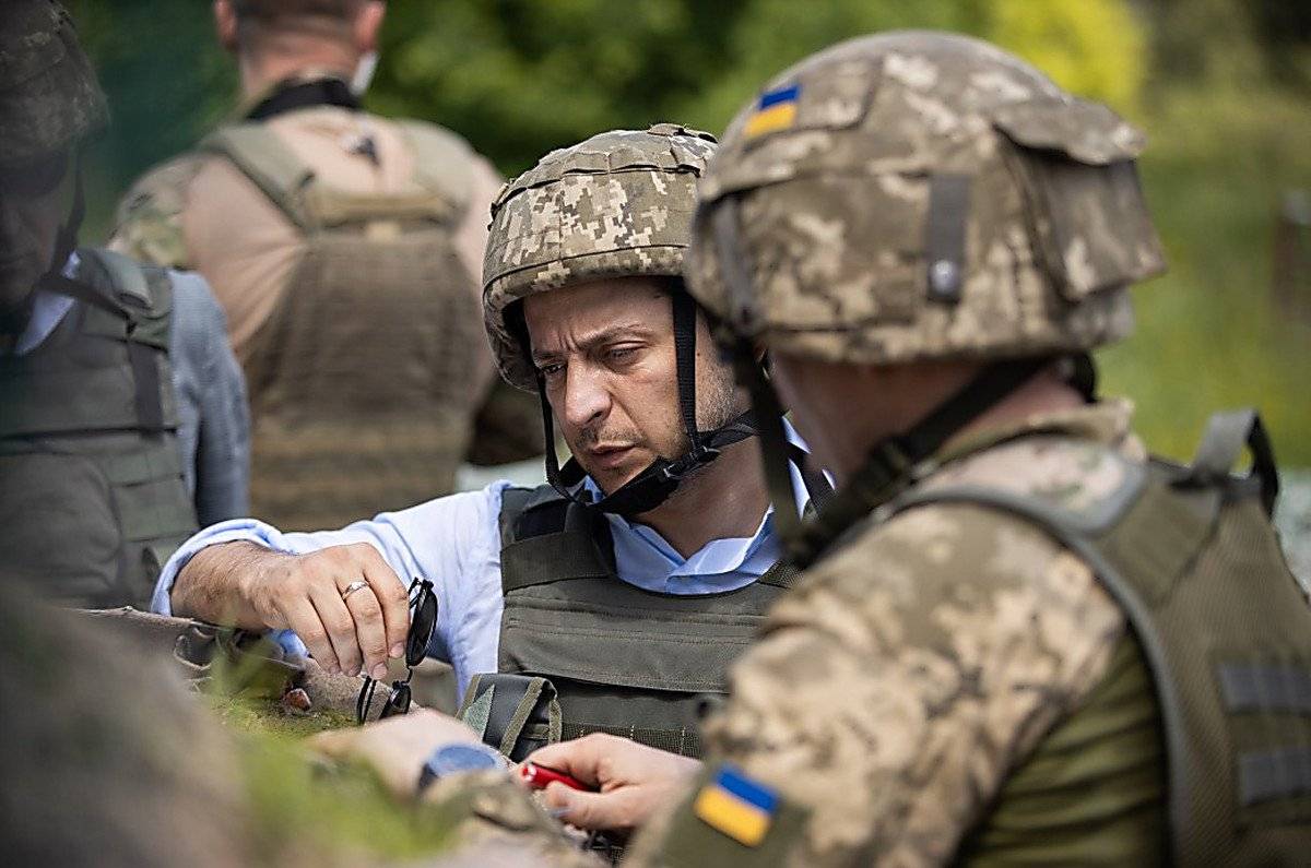 Зеленский перебрасывает украинские войска на Донбасс