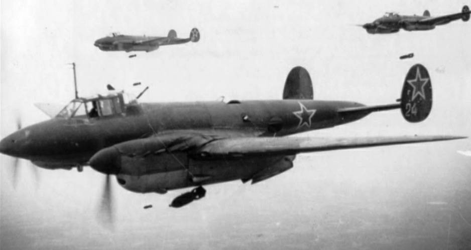Как Пе-2 Кенигсберг немецкими бомбами «обрабатывали»