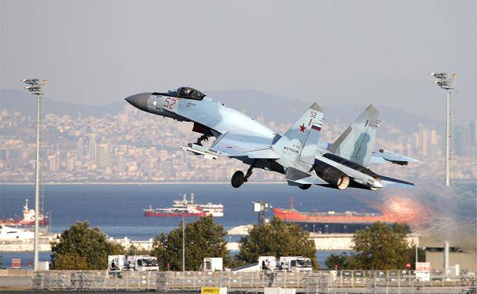 Су-35 «зашел в хвост» F-35 в небе над Египтом