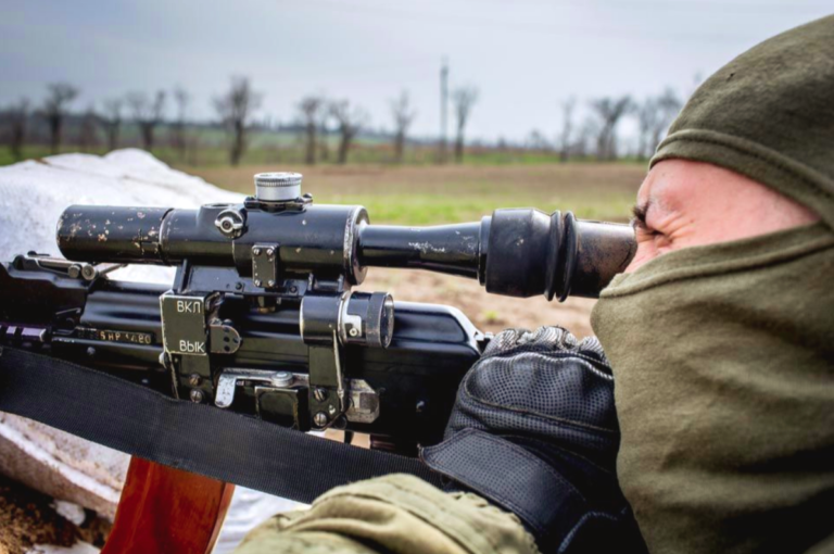 Украинские снайперы в Донбассе не дают покоя ополченцам