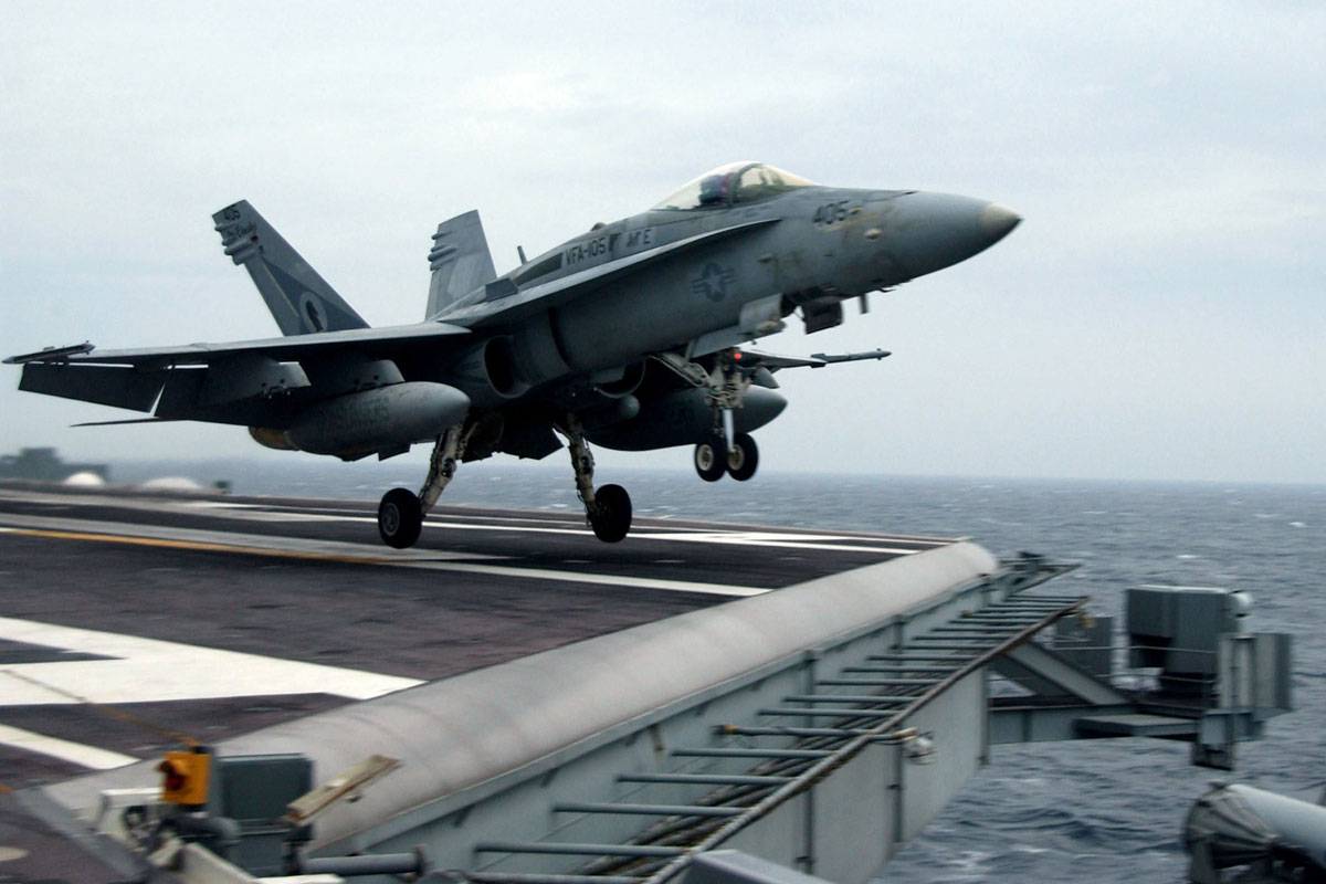 Эскадрильи усиленных F/A-18: американцы готовят России нового конкурента