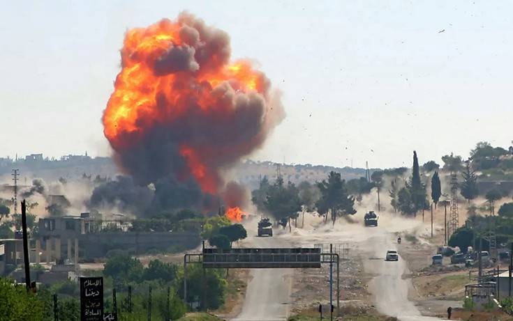 Трое российских военных ранены при подрыве колонны в Сирии