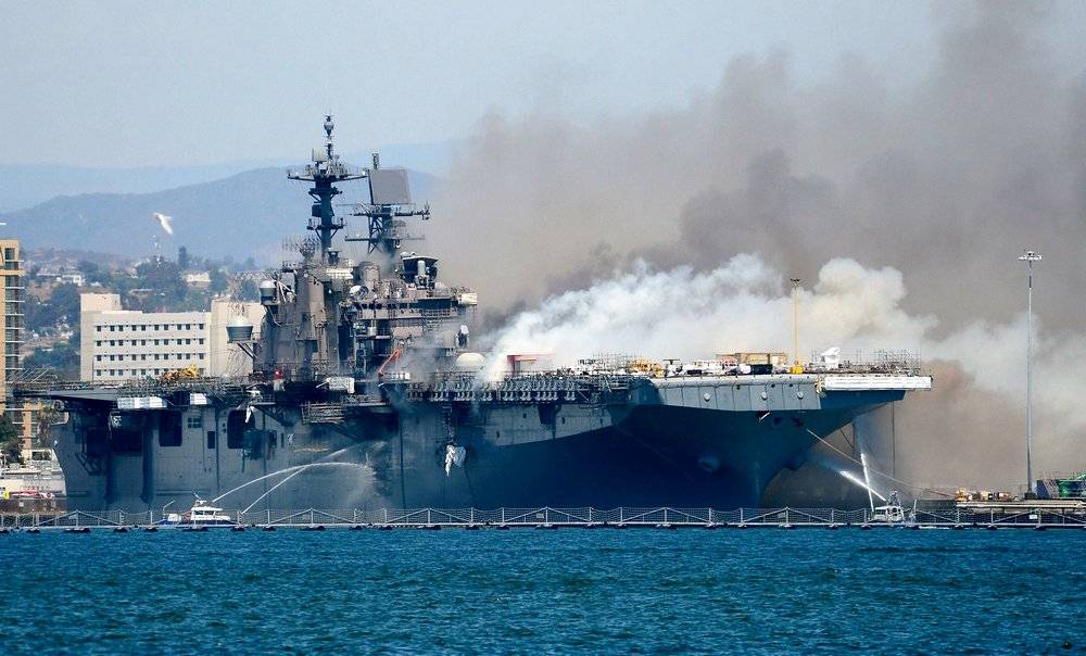 Пожар на гигантском корабле обнажил признаки распада ВМС США