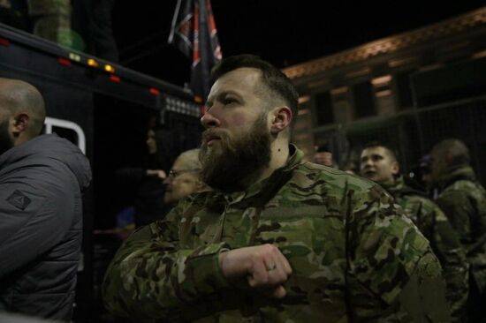 Украинские националисты заявили о готовности захватить Донецк и Луганск