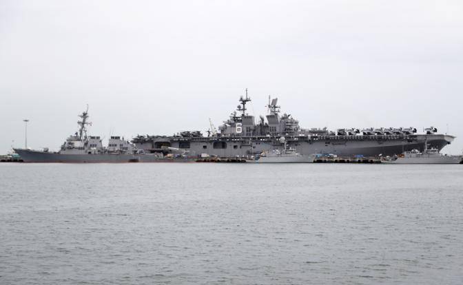Китайская «джонка» прогнала эсминец США