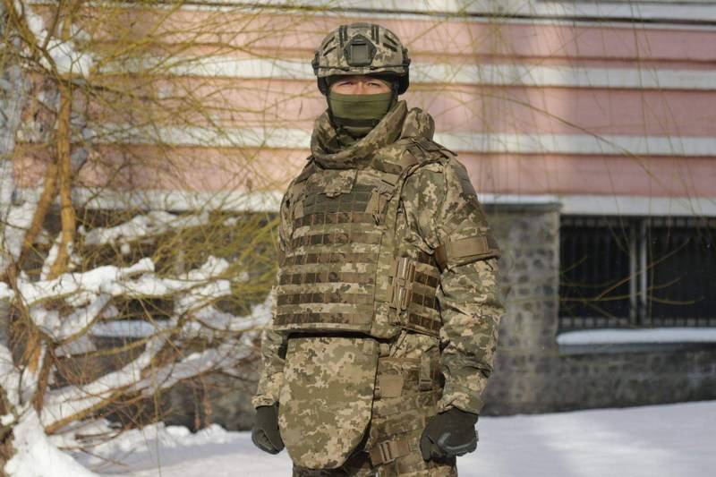 Минобороны Украины показало разработанный «по стандартам НАТО» модульный бронежилет