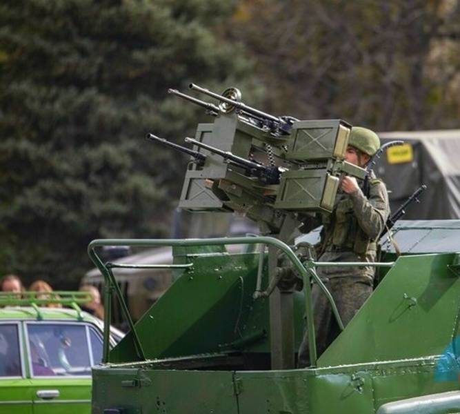 Уникальную счетверенную установку пулеметов установили на УАЗ в Луганске