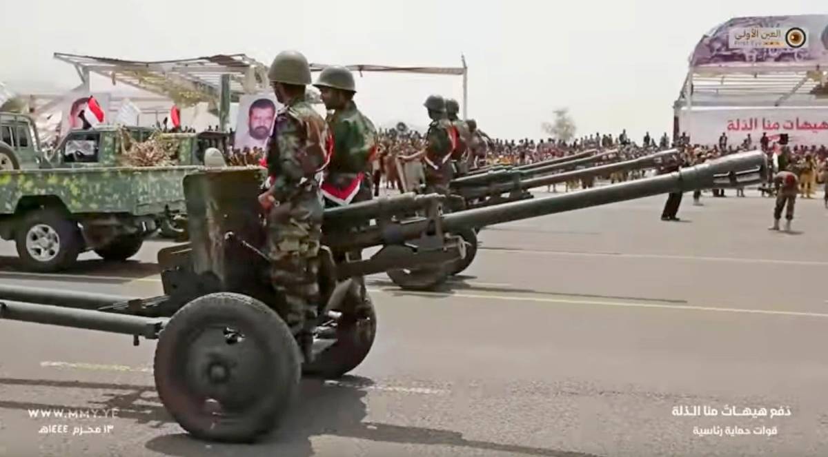 Легендарные советские пушки ЗиС-3 показали на параде хуситов в Сане