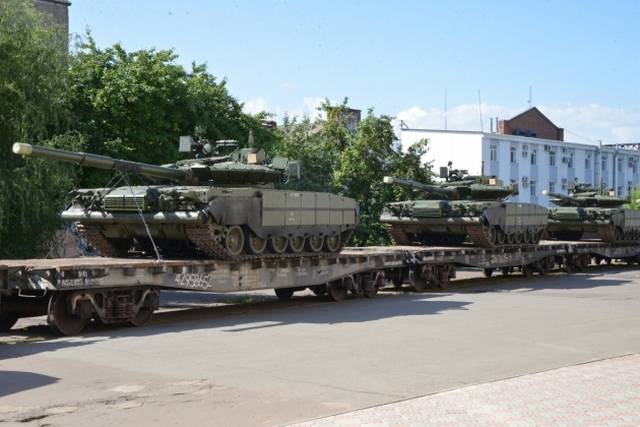Современные модернизированные танки Т-80БВМ досрочно поступили в войска