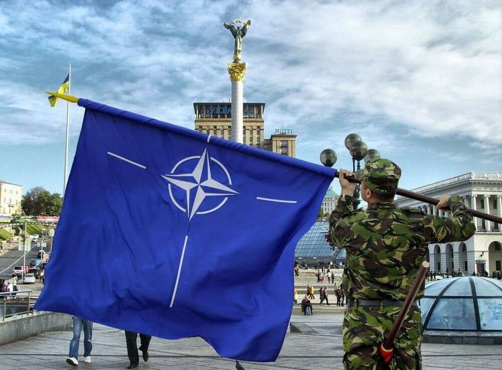 Венгрия назвала вступление Украины в НАТО угрозой жизни