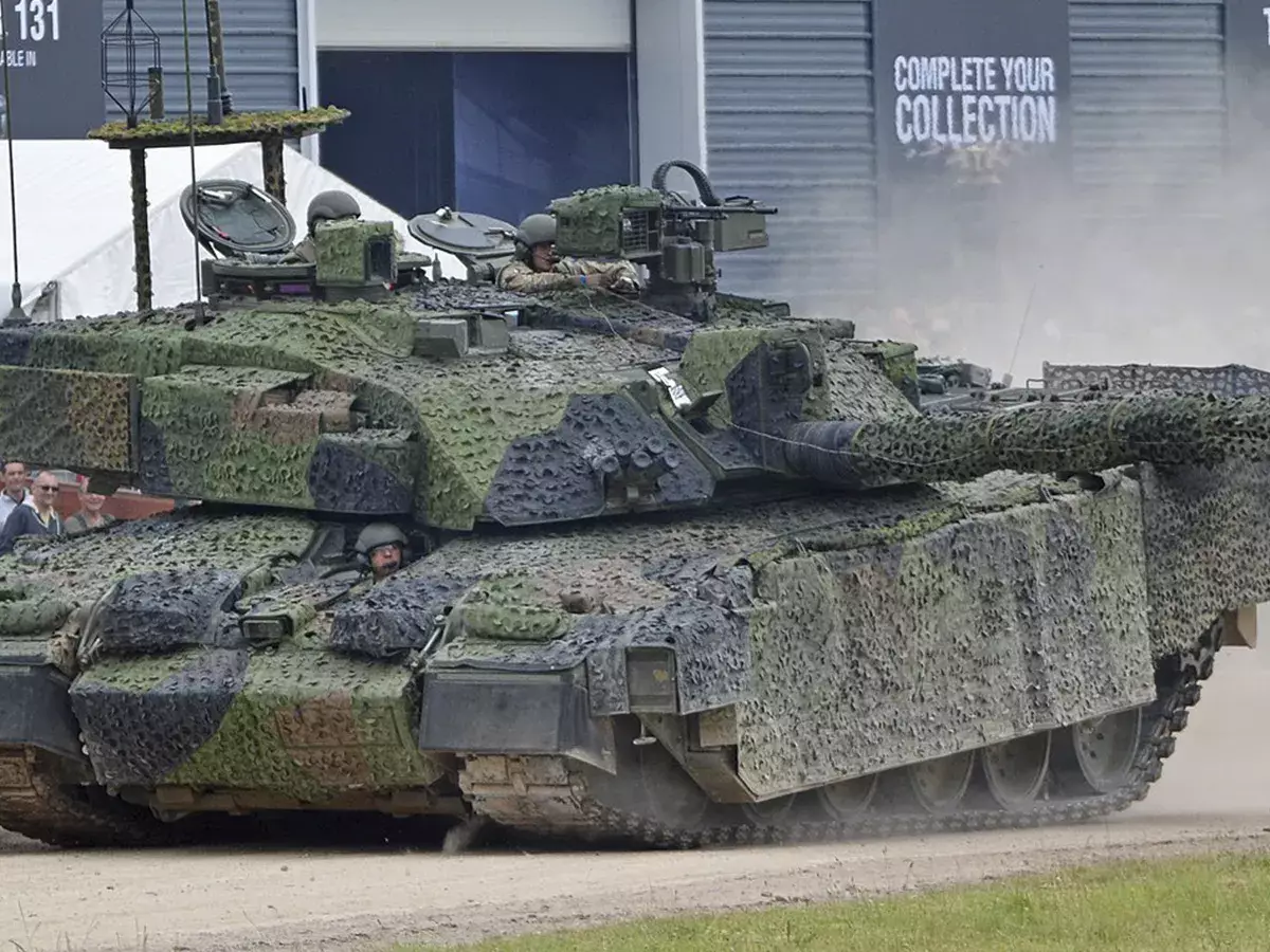 Подлить масла: зачем Лондон заявил о передаче Киеву танков Challenger