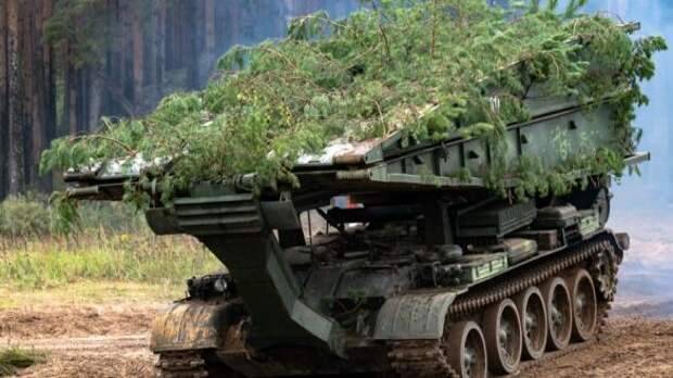 Новый пакет военной помощи США Киеву пополнится танковыми мостоукладчиками