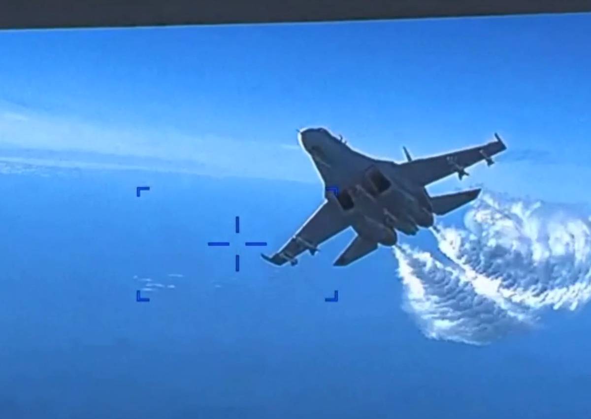 США визжат как дворняжка: маневр Су-27 над Черным морем очаровал британцев