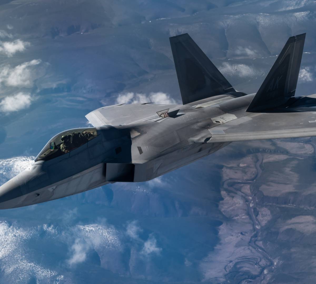 США перебросили в Эстонию истребители F-22 для «сдерживания» России