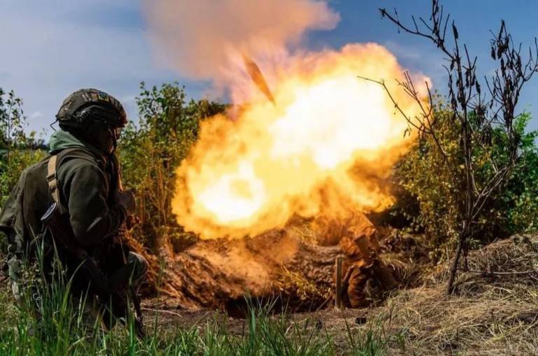 Донбасский фронт: ВС России сдерживают врага на флангах Артёмовска