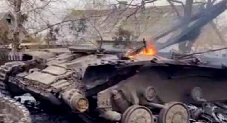 6-тонная башня Т-64 ВСУ после взрыва пролетела над домами