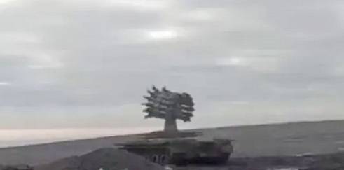 В СВО впервые задействовали танк Т-80Б с бомбометом "Смерч-2" вместо башни