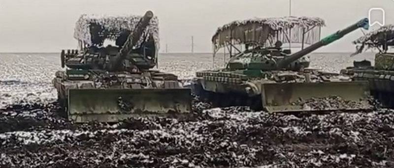 В зоне СВО замечены навороченные танки-бульдозеры Т-62М и Т-62МВ