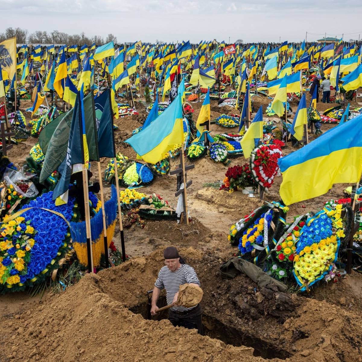 От 700 тысяч до миллиона погибших: Украинцев опросили о потерях ВСУ
