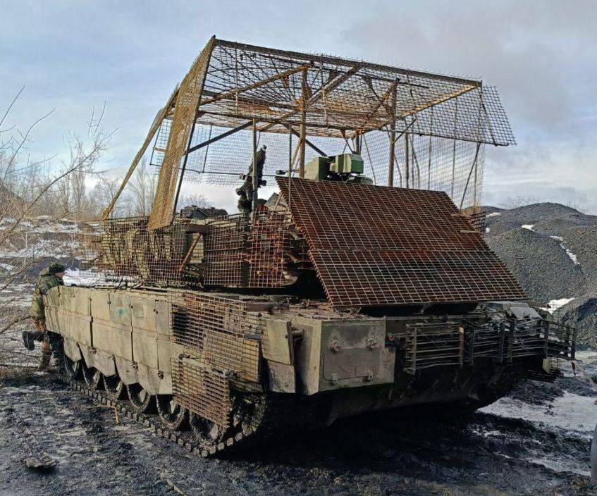 Экипаж Т-90М "Прорыв" установил всеракурсную защиту от FVP-дронов