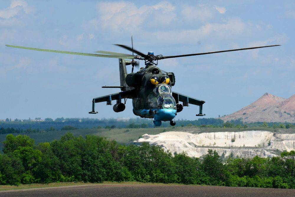 Российский FPV-дрон попытался перехватить украинский вертолет Ми-24