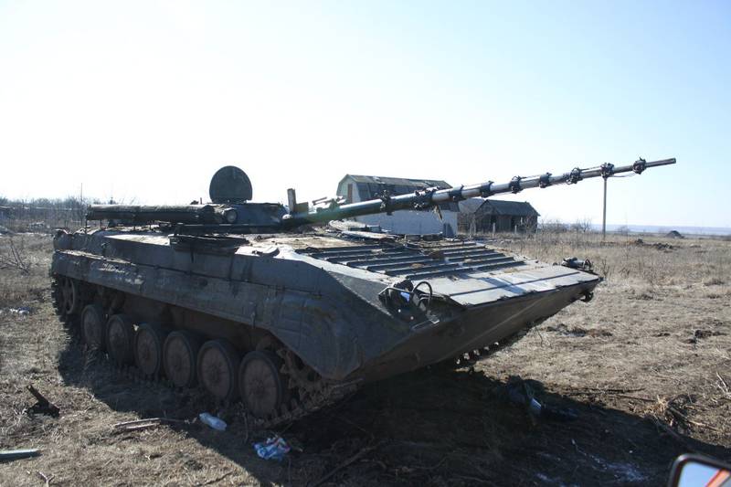 BMP-1KSh Command variant with a telescopic antenna instead of a main ...