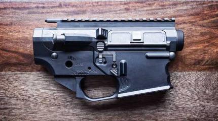 Полностью амбидекстральная ствольная коробка для AR-15 от компании SI Defense Полностью амбидекстральная ствольная коробка для AR-15 от компании SI Defense