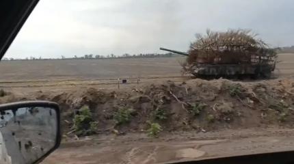 Броня - крепка, "ежи" - быстры:Доработанный Т-62М показал себя на грунтовке