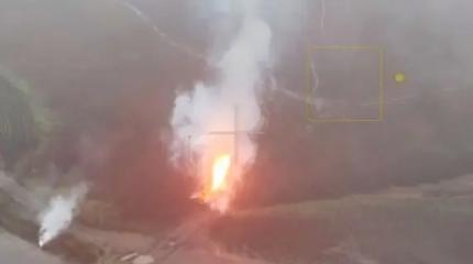 Огненный столб высотой 15 метров над танком ВСУ сняли на видео