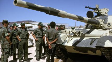 Знакомство американских военнослужащих с советским вооружением Знакомство американских военнослужащих с советским вооружением