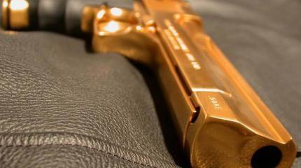 Desert Eagle - киноактер и шоумен Desert Eagle - киноактер и шоумен