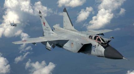 МиГ-31БМ отрабатывают посадку с одним работающим двигателем МиГ-31БМ отрабатывают посадку с одним работающим двигателем