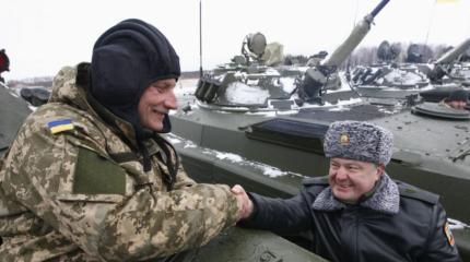 Новенький БТР Порошенко протаранил пассажирский автобус «сепаратистов» Новенький БТР Порошенко протаранил пассажирский автобус «сепаратистов»