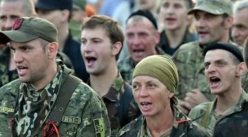 Галичане с упоением убивают и разрушают Восток Украины