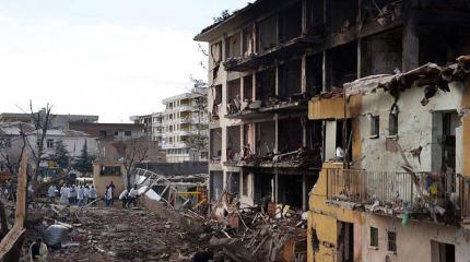 Теракт на юго-востоке Турции: погибли 5 и 36 ранены человек Теракт на юго-востоке Турции: погибли 5 и 36 ранены человек