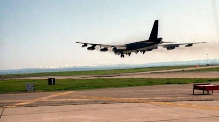 Американские B-52 отработали уничтожение российского корабля