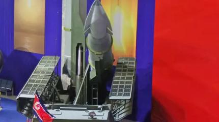 В КНДР внешне похожий на "Искандер" комплекс - теперь с гиперзвуком