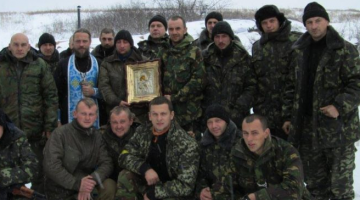 На бойню с Донбассом украинских карателей благословляют русскими святынями