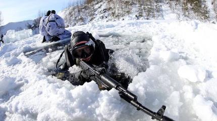 Российские боевые водолазы испытали новое устройство подводной связи