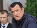 Стивен Сигал посетил концерн "Калашников" и изучил ижевское оружие Стивен Сигал посетил концерн "Калашников" и изучил ижевское оружие