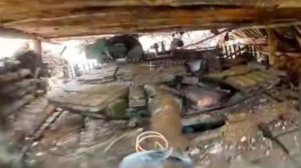 Дроноводы показали мастер-класс по уничтожению спрятанного в укрытии Т-64