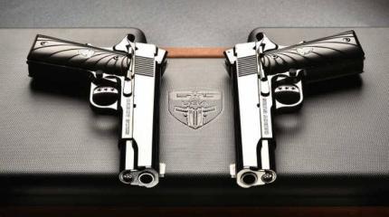 Набор зеркальных пистолетов Mirror Image Pistols от Cabot Guns