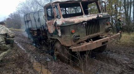 Ударом из ПТУРа ополченцы заставили бежать солдат ВСУ из горящего грузовика