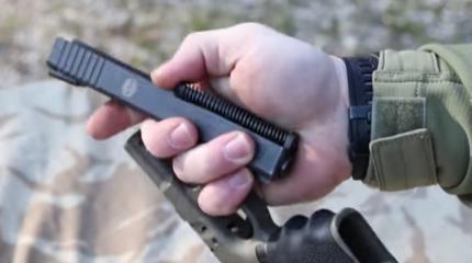Так ли это просто – собрать Glock 19 одной рукой? Так ли это просто – собрать Glock 19 одной рукой?