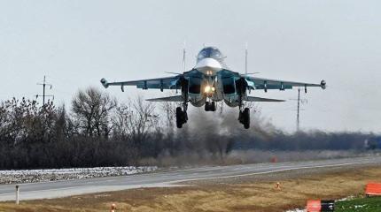 Впервые в России: зачем Су-30М2 и Су-34 отрабатывали «конвейерную посадку»