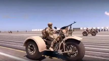 Похожий на "байк-убийцу" "Конунг" трицикл показали на параде в Ливии Похожий на "байк-убийцу" "Конунг" трицикл показали на параде в Ливии