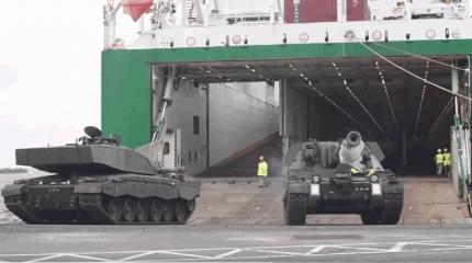 НАТО перебрасывает к границе с Россией сотни танков и солдат НАТО перебрасывает к границе с Россией сотни танков и солдат