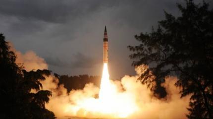 Индия провела третье испытание баллистической ракеты «Агни-5» Индия провела третье испытание баллистической ракеты «Агни-5»