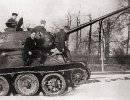 Ремонт Т-34 с использованием трофейных деталей Ремонт Т-34 с использованием трофейных деталей
